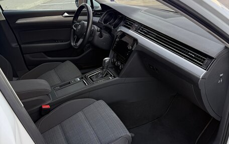 Volkswagen Passat B8 рестайлинг, 2019 год, 1 890 000 рублей, 17 фотография