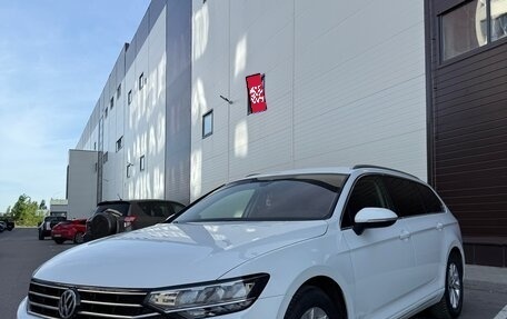 Volkswagen Passat B8 рестайлинг, 2019 год, 1 890 000 рублей, 2 фотография