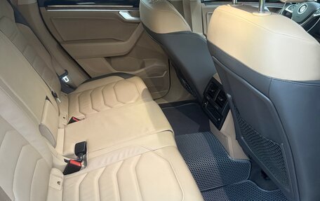 Volkswagen Touareg III, 2018 год, 3 800 000 рублей, 26 фотография