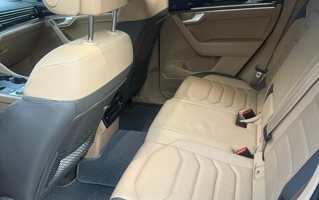Volkswagen Touareg III, 2018 год, 3 800 000 рублей, 23 фотография