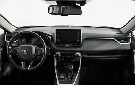 Toyota RAV4, 2022 год, 3 999 000 рублей, 10 фотография