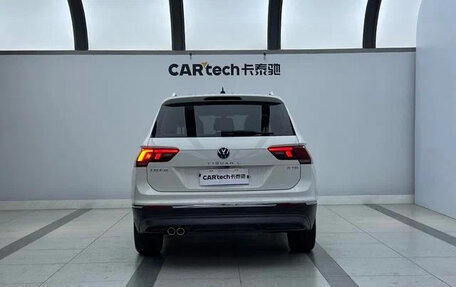 Volkswagen Tiguan II, 2021 год, 1 874 000 рублей, 4 фотография