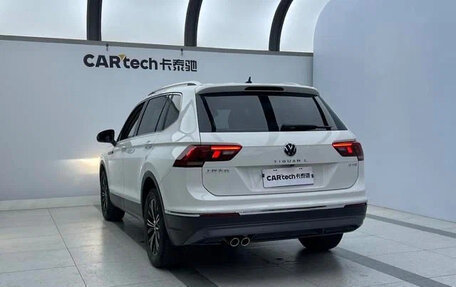 Volkswagen Tiguan II, 2021 год, 1 874 000 рублей, 3 фотография