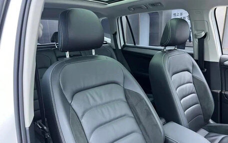Volkswagen Tiguan II, 2021 год, 1 874 000 рублей, 11 фотография