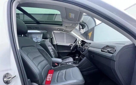 Volkswagen Tiguan II, 2021 год, 1 874 000 рублей, 9 фотография