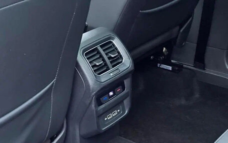 Volkswagen Tiguan II, 2021 год, 1 874 000 рублей, 16 фотография