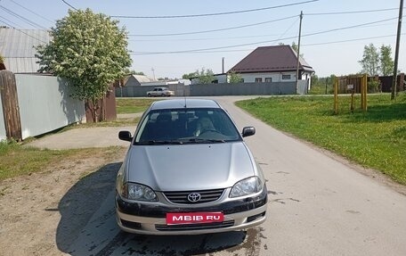 Toyota Avensis III рестайлинг, 2003 год, 460 000 рублей, 1 фотография