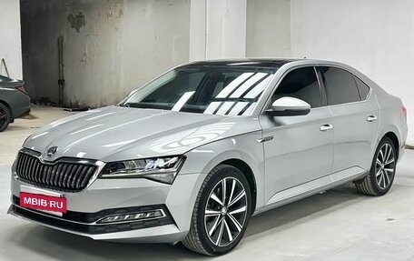 Skoda Superb III рестайлинг, 2021 год, 2 240 000 рублей, 1 фотография