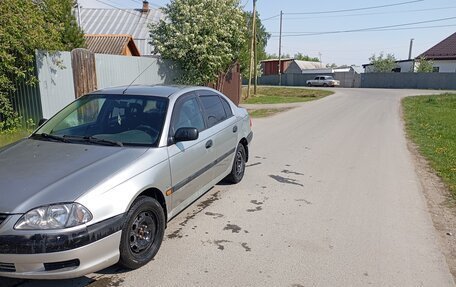 Toyota Avensis III рестайлинг, 2003 год, 460 000 рублей, 2 фотография