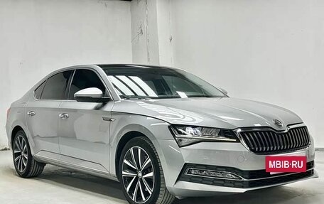 Skoda Superb III рестайлинг, 2021 год, 2 240 000 рублей, 3 фотография