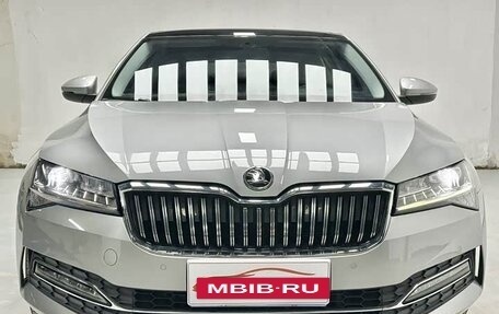 Skoda Superb III рестайлинг, 2021 год, 2 240 000 рублей, 2 фотография
