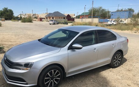 Volkswagen Jetta VI, 2015 год, 1 050 000 рублей, 2 фотография