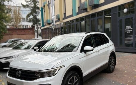 Volkswagen Tiguan II, 2022 год, 2 680 000 рублей, 1 фотография