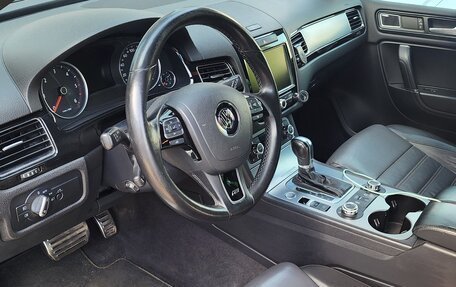 Volkswagen Touareg III, 2011 год, 2 600 000 рублей, 3 фотография