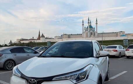 Toyota C-HR I рестайлинг, 2019 год, 2 400 000 рублей, 3 фотография