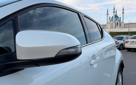 Toyota C-HR I рестайлинг, 2019 год, 2 400 000 рублей, 8 фотография