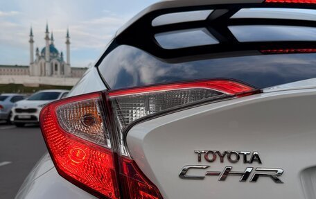 Toyota C-HR I рестайлинг, 2019 год, 2 400 000 рублей, 15 фотография