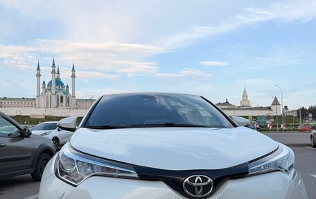 Toyota C-HR I рестайлинг, 2019 год, 2 400 000 рублей, 9 фотография