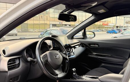 Toyota C-HR I рестайлинг, 2019 год, 2 400 000 рублей, 16 фотография