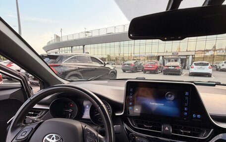 Toyota C-HR I рестайлинг, 2019 год, 2 400 000 рублей, 18 фотография