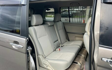 Toyota ISis I, 2010 год, 1 249 999 рублей, 15 фотография