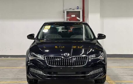 Skoda Superb III рестайлинг, 2025 год, 2 700 000 рублей, 3 фотография