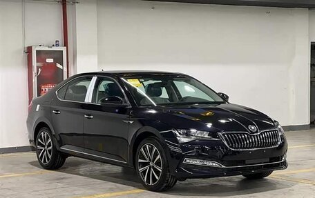 Skoda Superb III рестайлинг, 2025 год, 2 700 000 рублей, 2 фотография