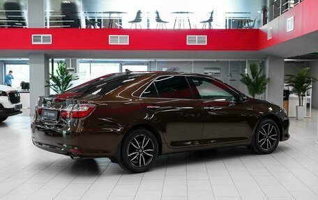 Toyota Camry, 2017 год, 1 990 000 рублей, 2 фотография