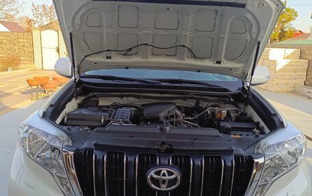 Toyota Land Cruiser Prado 150 рестайлинг 2, 2015 год, 4 350 000 рублей, 5 фотография