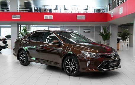 Toyota Camry, 2017 год, 1 990 000 рублей, 3 фотография