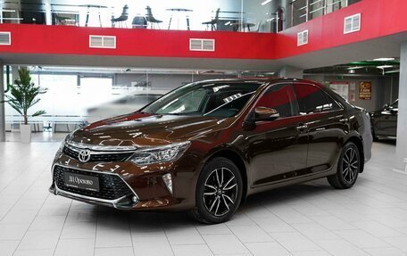 Toyota Camry, 2017 год, 1 990 000 рублей, 5 фотография
