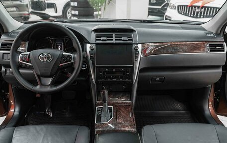 Toyota Camry, 2017 год, 1 990 000 рублей, 12 фотография