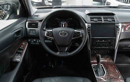 Toyota Camry, 2017 год, 1 990 000 рублей, 14 фотография