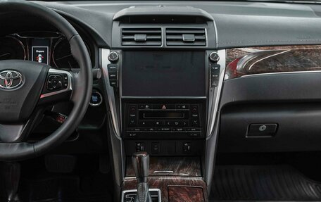 Toyota Camry, 2017 год, 1 990 000 рублей, 13 фотография