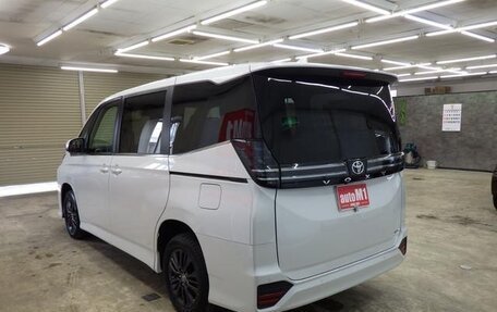 Toyota Voxy, 2026 год, 4 830 000 рублей, 5 фотография