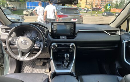 Toyota RAV4, 2020 год, 3 340 000 рублей, 8 фотография