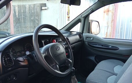 Hyundai H-1 II рестайлинг, 2005 год, 850 000 рублей, 2 фотография