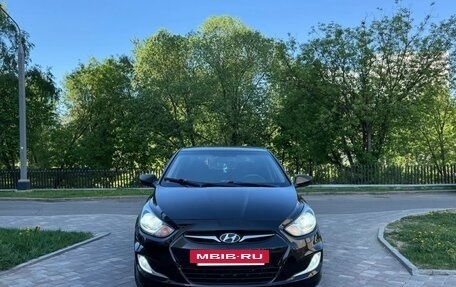 Hyundai Solaris II рестайлинг, 2011 год, 695 000 рублей, 2 фотография