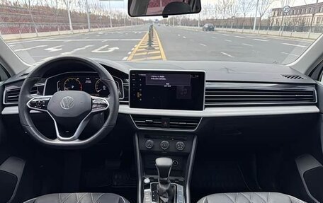 Volkswagen Tiguan II, 2022 год, 2 740 000 рублей, 11 фотография