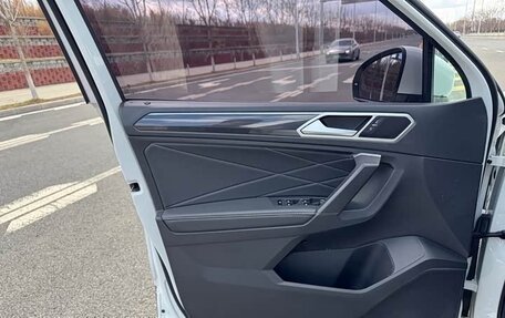 Volkswagen Tiguan II, 2022 год, 2 740 000 рублей, 9 фотография