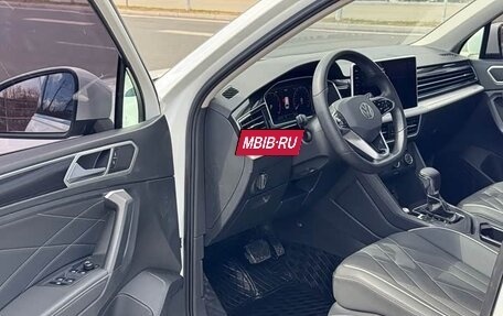 Volkswagen Tiguan II, 2022 год, 2 740 000 рублей, 10 фотография