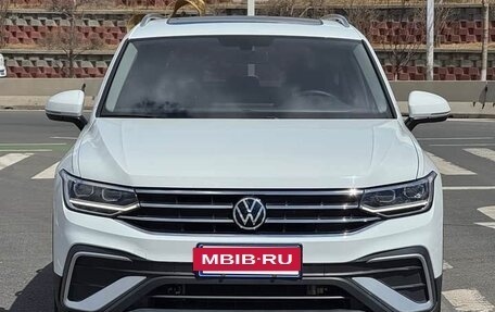 Volkswagen Tiguan II, 2022 год, 2 740 000 рублей, 3 фотография
