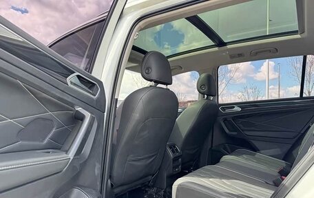 Volkswagen Tiguan II, 2022 год, 2 740 000 рублей, 16 фотография