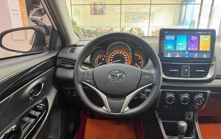 Toyota Yaris XP150 рестайлинг, 2022 год, 1 870 000 рублей, 4 фотография