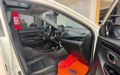 Toyota Yaris XP150 рестайлинг, 2022 год, 1 870 000 рублей, 6 фотография