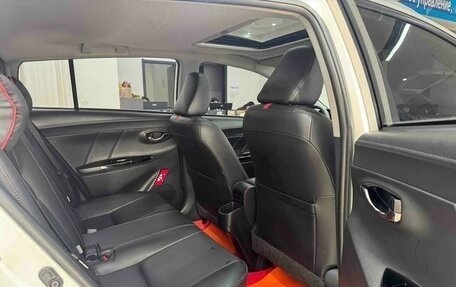 Toyota Yaris XP150 рестайлинг, 2022 год, 1 870 000 рублей, 8 фотография