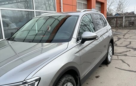 Volkswagen Tiguan II, 2018 год, 2 400 000 рублей, 4 фотография