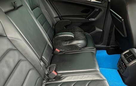 Volkswagen Tiguan II, 2018 год, 2 400 000 рублей, 19 фотография