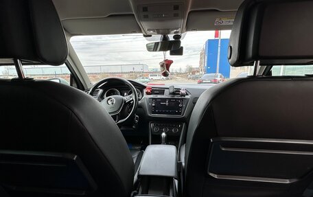 Volkswagen Tiguan II, 2018 год, 2 400 000 рублей, 23 фотография