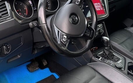 Volkswagen Tiguan II, 2018 год, 2 400 000 рублей, 38 фотография